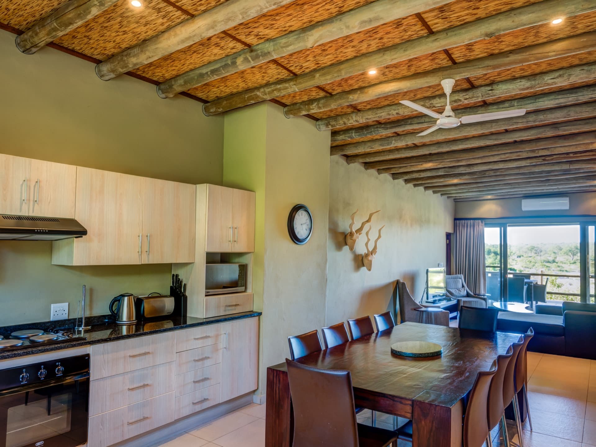 River unit fully equipped kitchen with breakfast bar