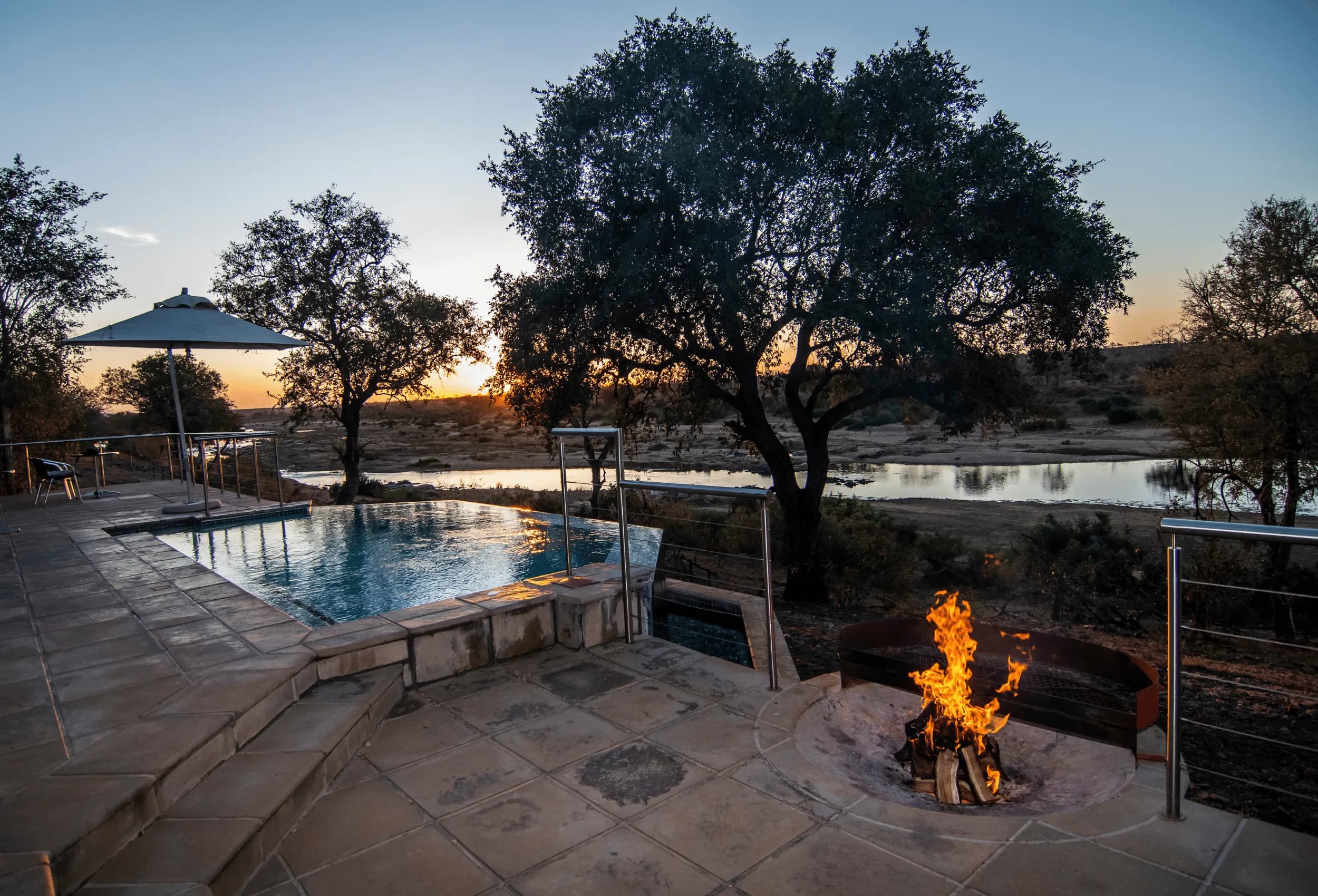 Safari lodge with river views in Mjejane